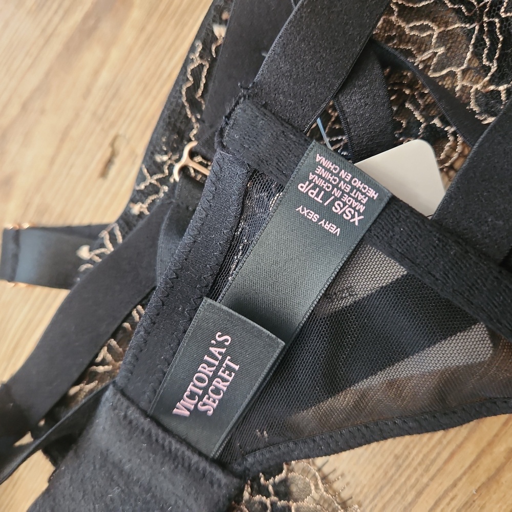 Victoria's Secret Black Lace Embellished Garter Sz XS - Picture 3 of 5